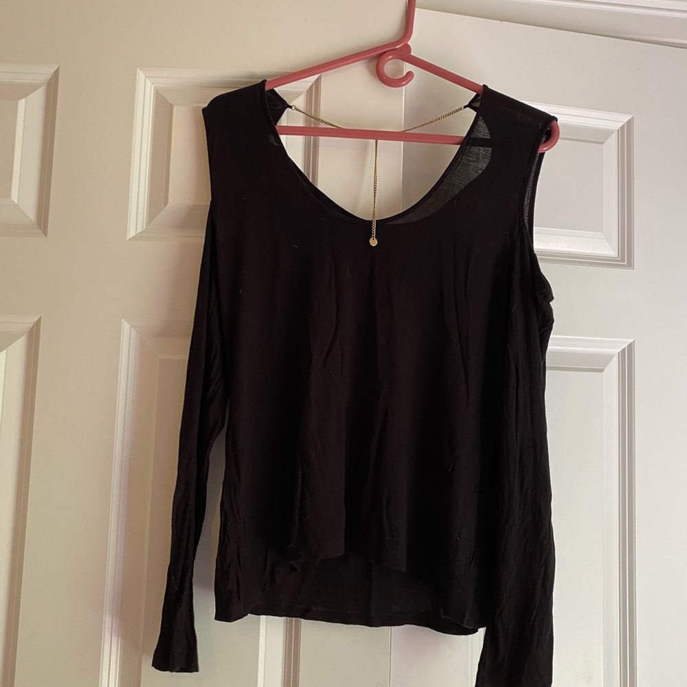 Jennifer Lopez Cold shoulder top
